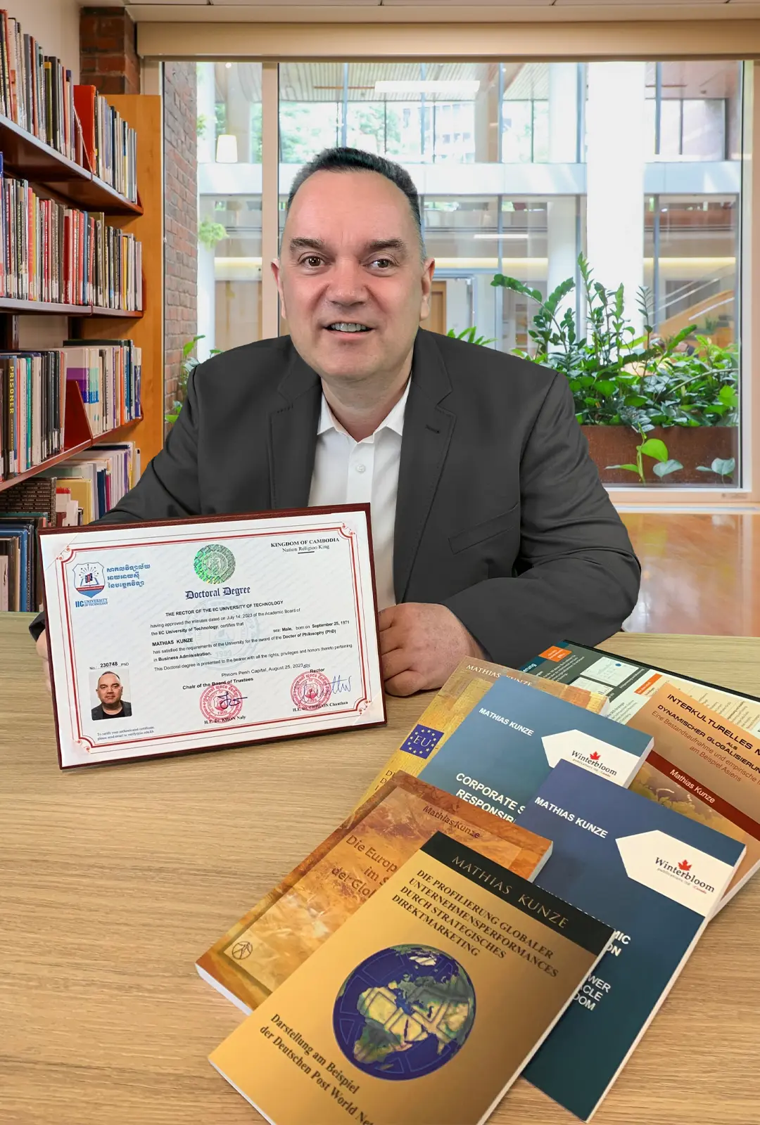 Prof. Dr. Mathias Kunze with the PhD in Business Administration from IIC University of Technology (2023) as well as several academic monographs authored by him. Prof. Dr. Mathias Kunze presenting his Master’s degree in Laws, awarded in 2022.