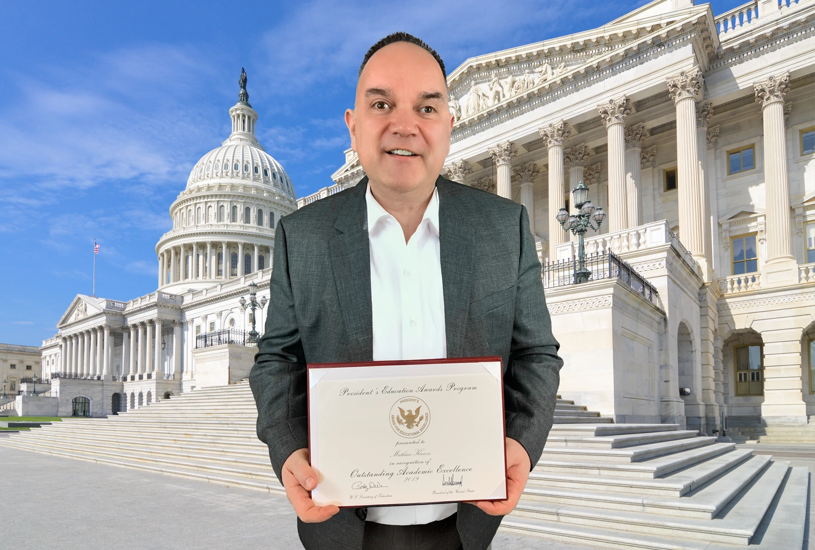 Prof. Dr. Mathias Kunze was honored with the President’s Award for Educational Excellence in Gold in 2019 for his contribution to fostering high-achieving students and improving education quality. Prof. Dr. Mathias Kunze was honored with the President’s Award for Educational Excellence in Gold in 2019.